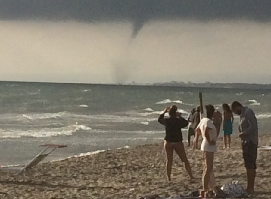 Trombe D'aria Sulla Spiaggia - Fregeneonline.com