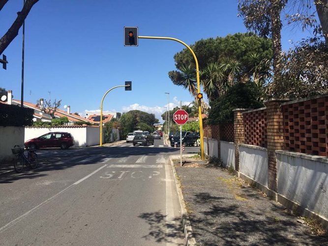 Viale della Pineta, ieri incidente all’incrocio con viale Nettuno