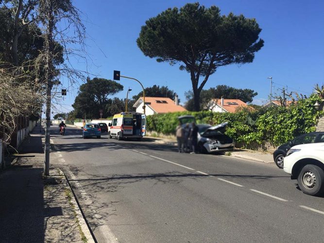 Viale della Pineta, ieri incidente all’incrocio con viale Nettuno