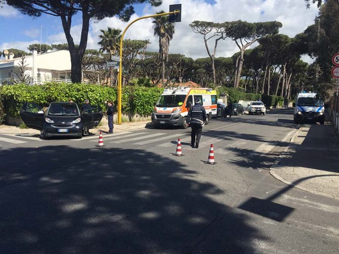 Viale della Pineta, ieri incidente all’incrocio con viale Nettuno